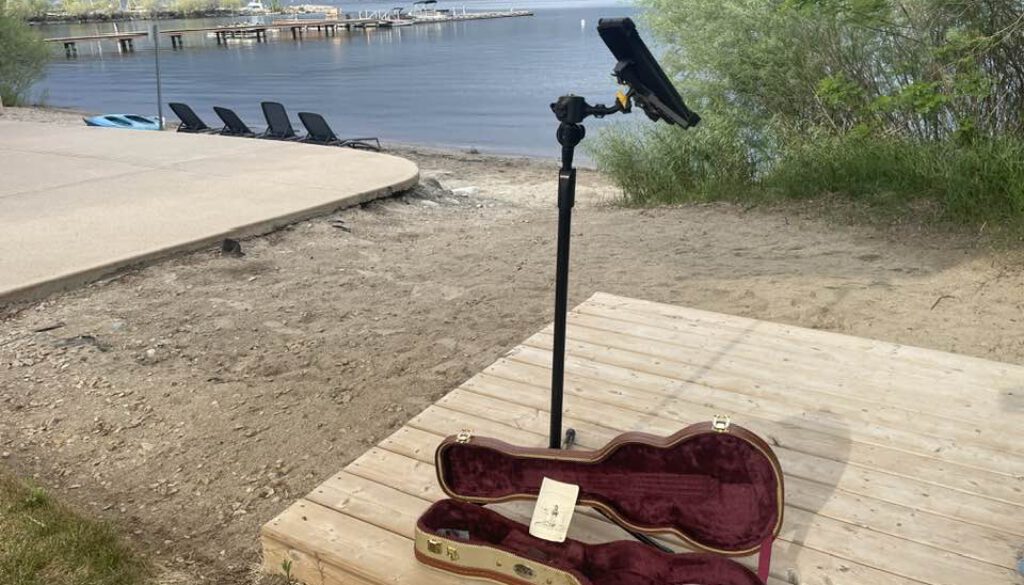 Yanti & Uke Busking in Summerland Tuesday Evenings