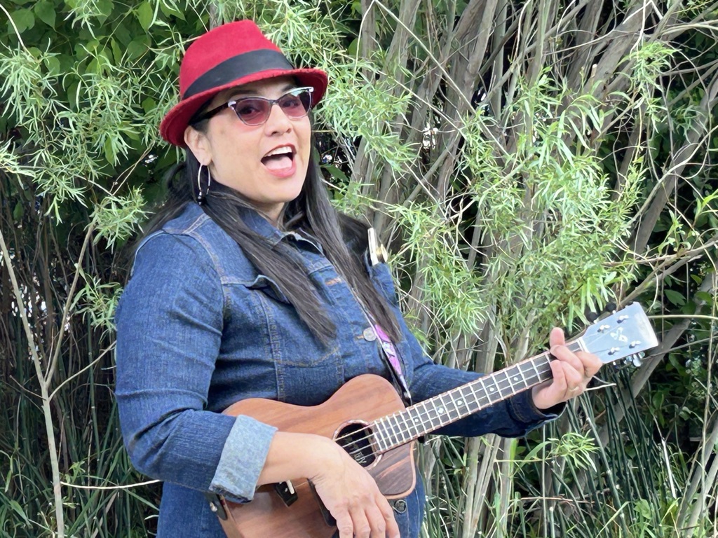 Yanti Performs Penticton Downtown Communty Market